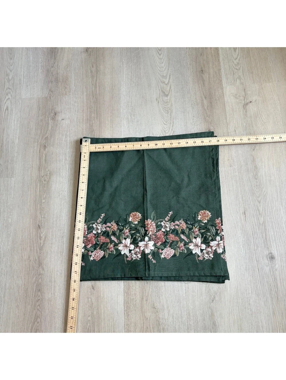 Studio McGee Threshold EUC Set of 8 Green Floral Dinner Napkins 100% Cotton